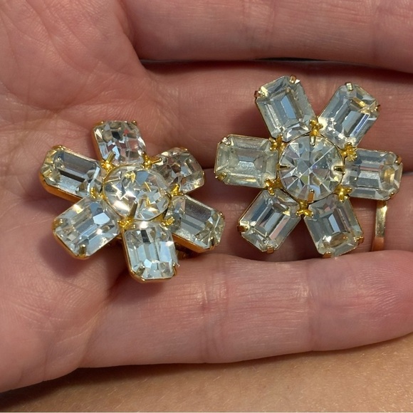 Trifari vintage crystal large snowflake earrings gold tone - Picture 6 of 7